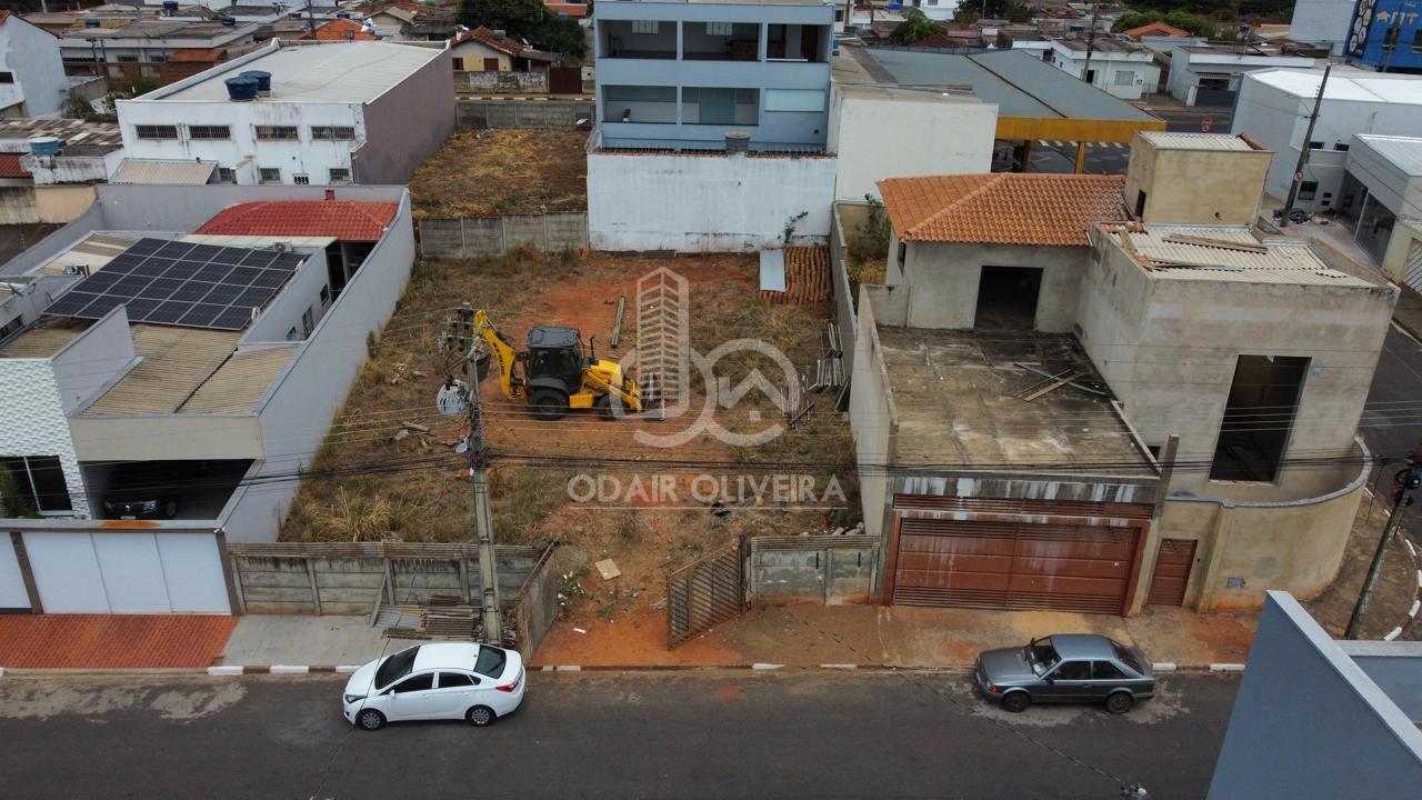 TERRENO DE 490M  A VENDA NO BAIRRO MARIA AUGUSTA, PASSOS - MG