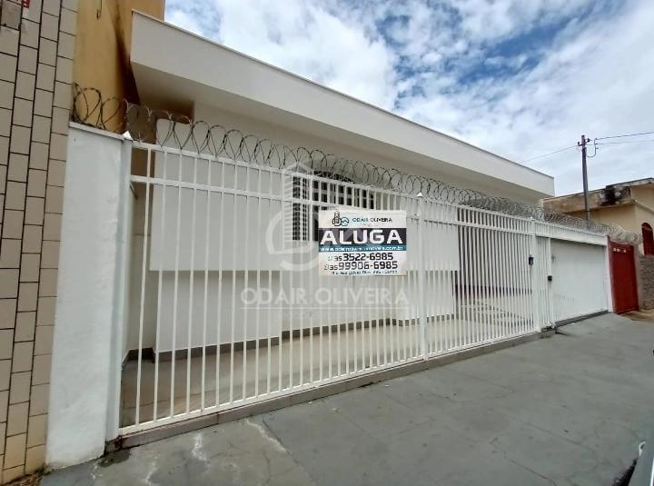 CASA COM 3 DORMITRIOS DISPONIVEL PARA LOCAO NO CENTRO, PASSOS - MG