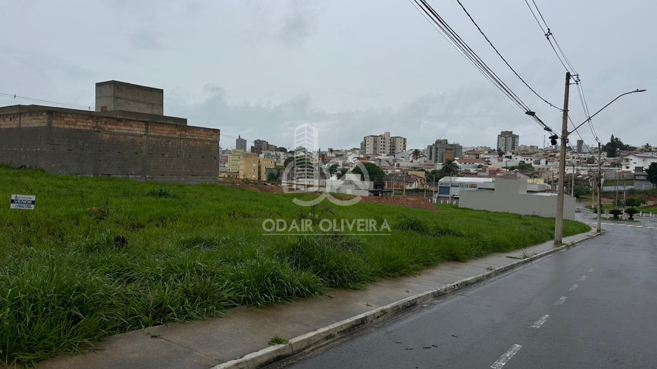 TERRENO DE 298,70M  A VENDA NO BAIRRO LIBANO, PASSOS - MG