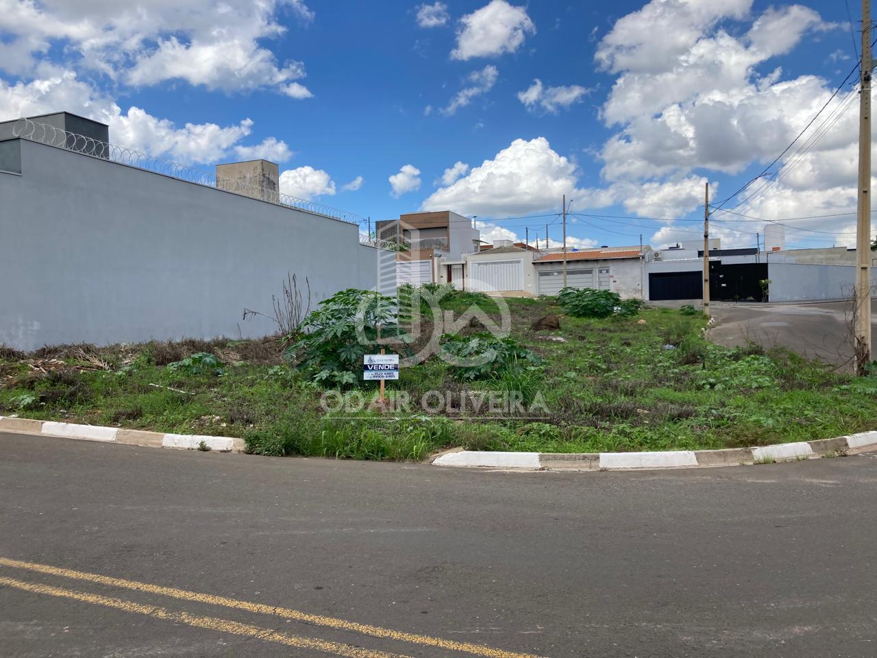 terreno de esquina com 300 m  no Parque das Aroeiras