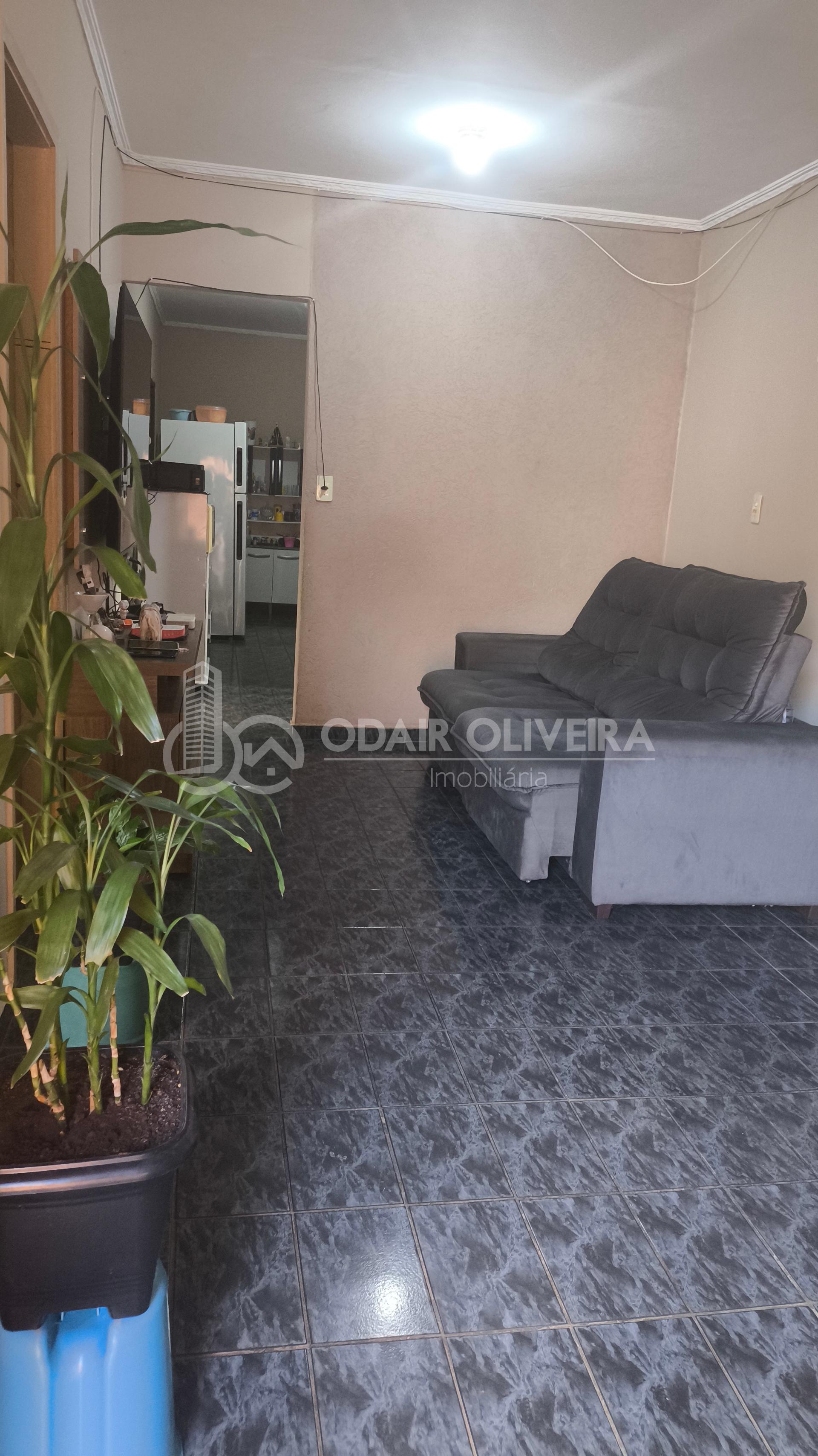 Vende casa no bairro Califrnia, prxima a avenida Liquinha Silveira