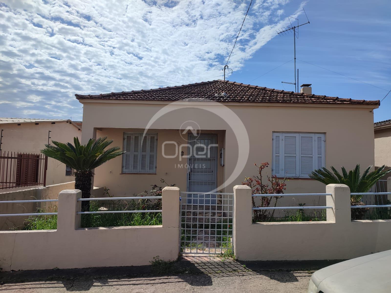 Casa à venda com terreno amplo, Bairro Centro, CAÇAPAVA DO SUL...