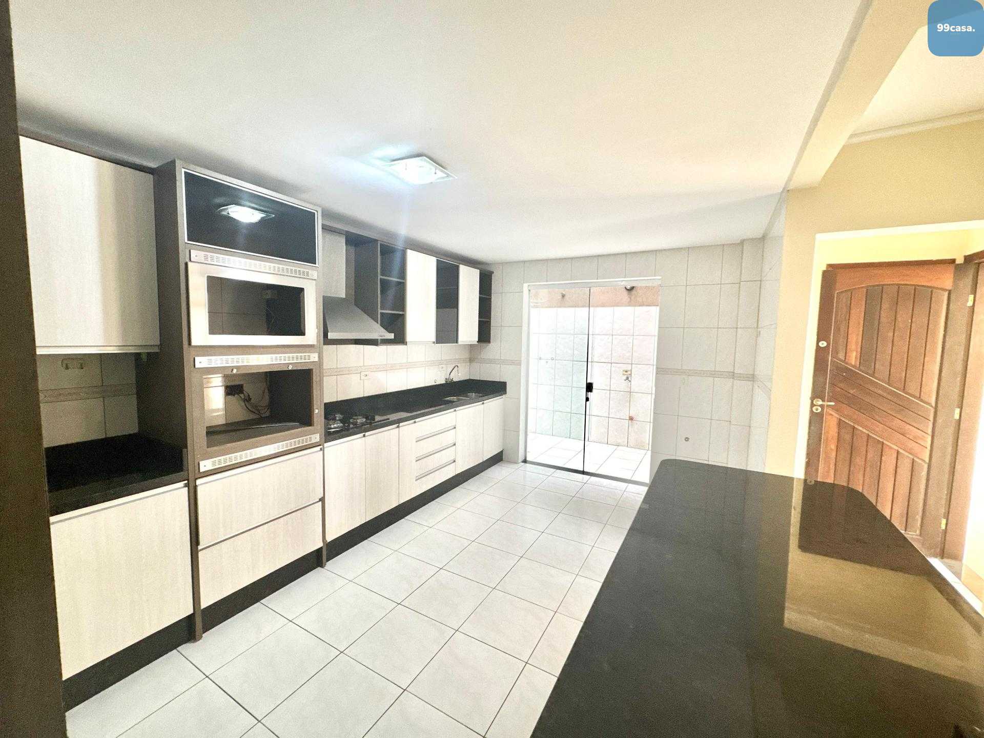 Sobrado com 3 dormitórios à venda, pinheirinho, CURITIBA - PR