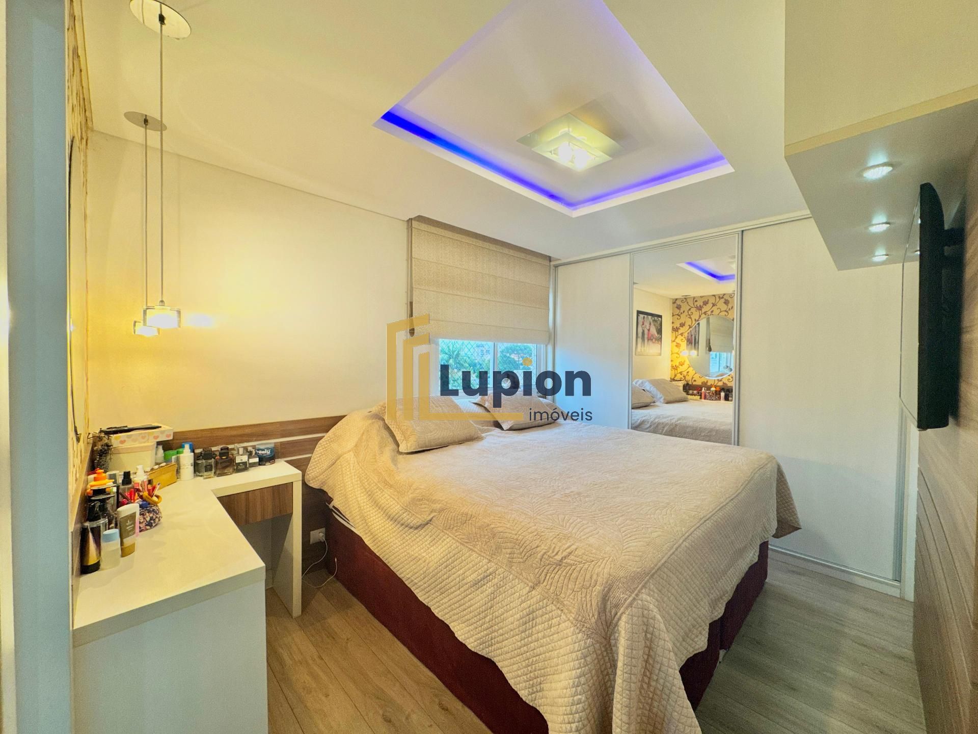 Apartamennto a venda PINHEIRINHO, porteira fechada 