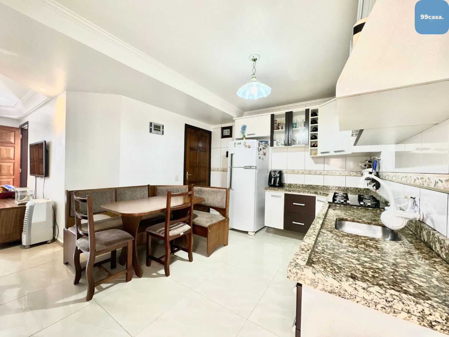 TRIPLEX LOCALIZADO PRÓXIMO AO CONDOR DO PINHEIRINHO 