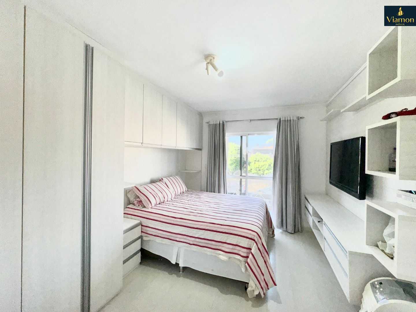 Triplex no Fazendinha 