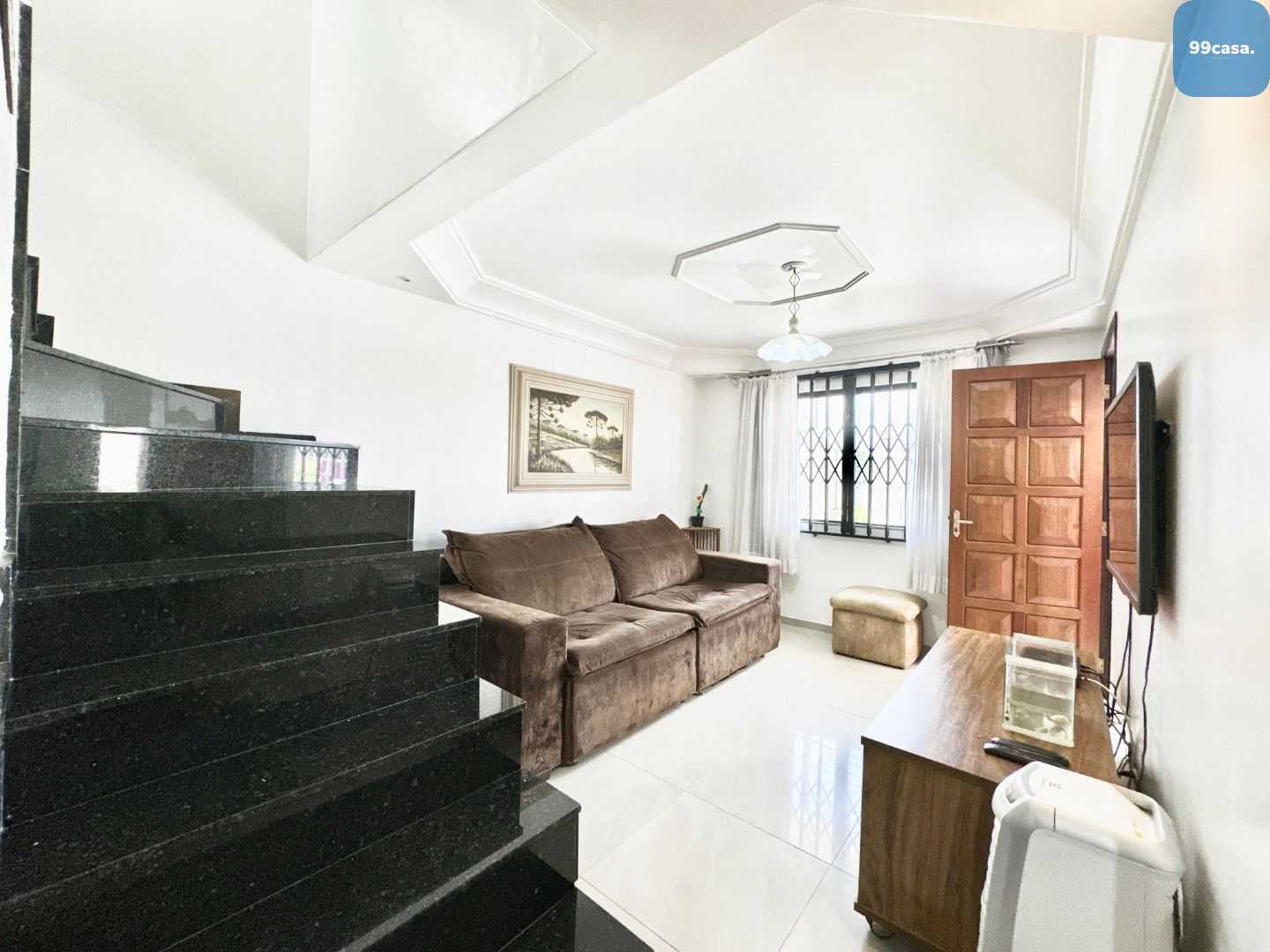 TRIPLEX LOCALIZADO PRÓXIMO AO CONDOR DO PINHEIRINHO 