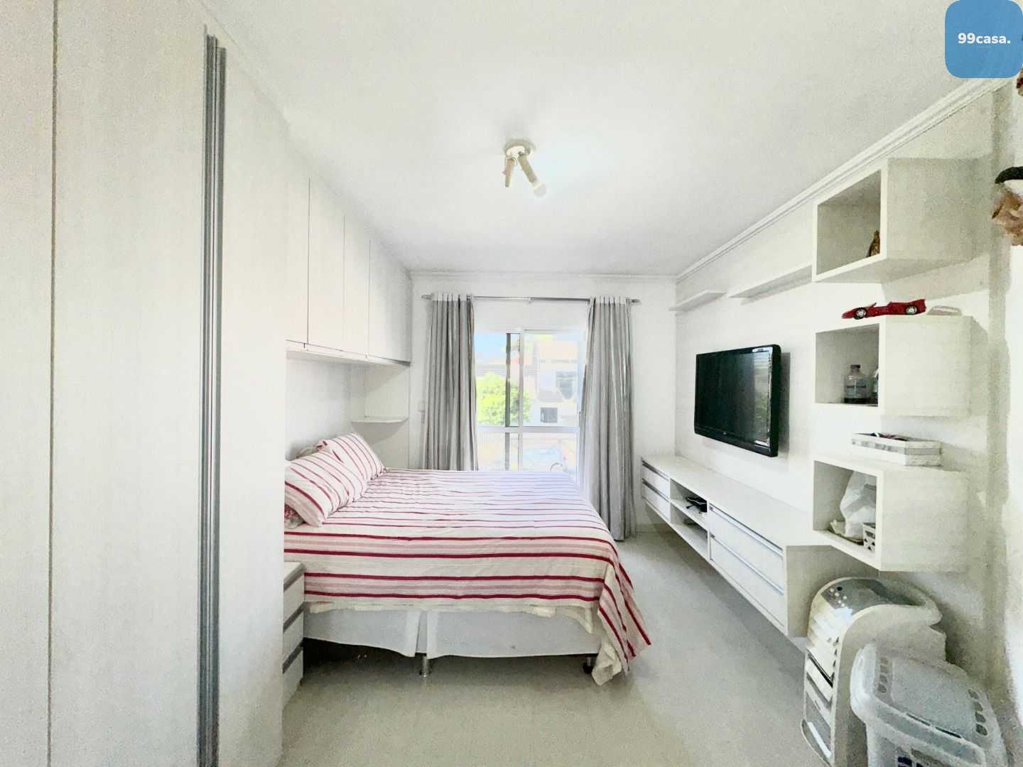 Triplex no Fazendinha 