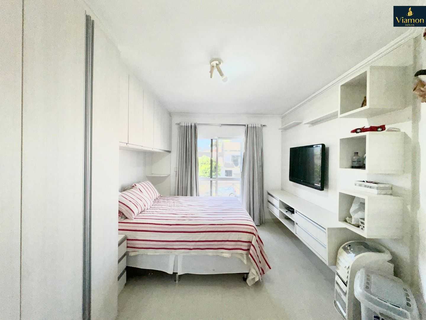 Triplex no Fazendinha 