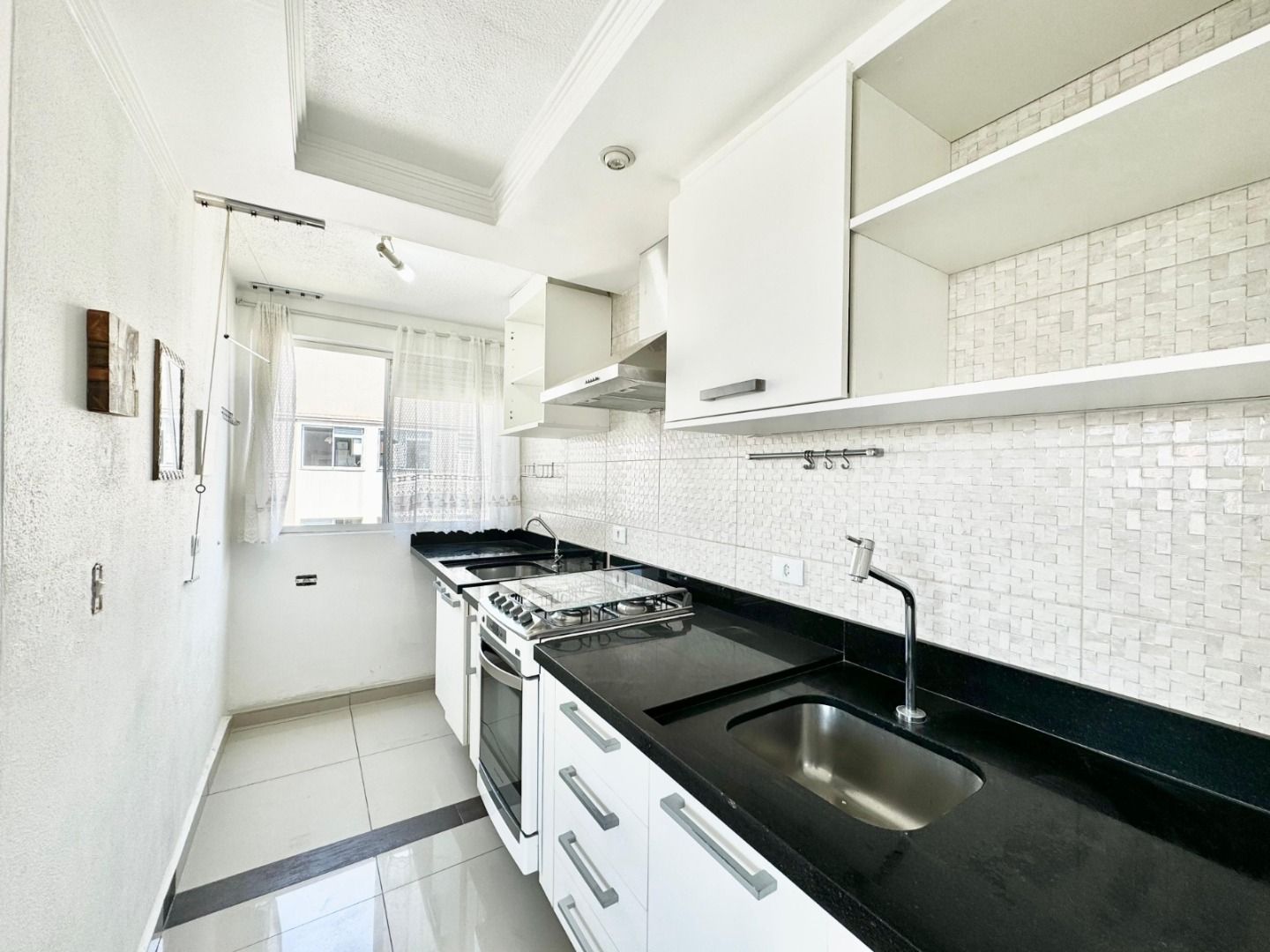 Apartamento a venda no Sítio Cercado | 2 dormitórios | Cozinha...
