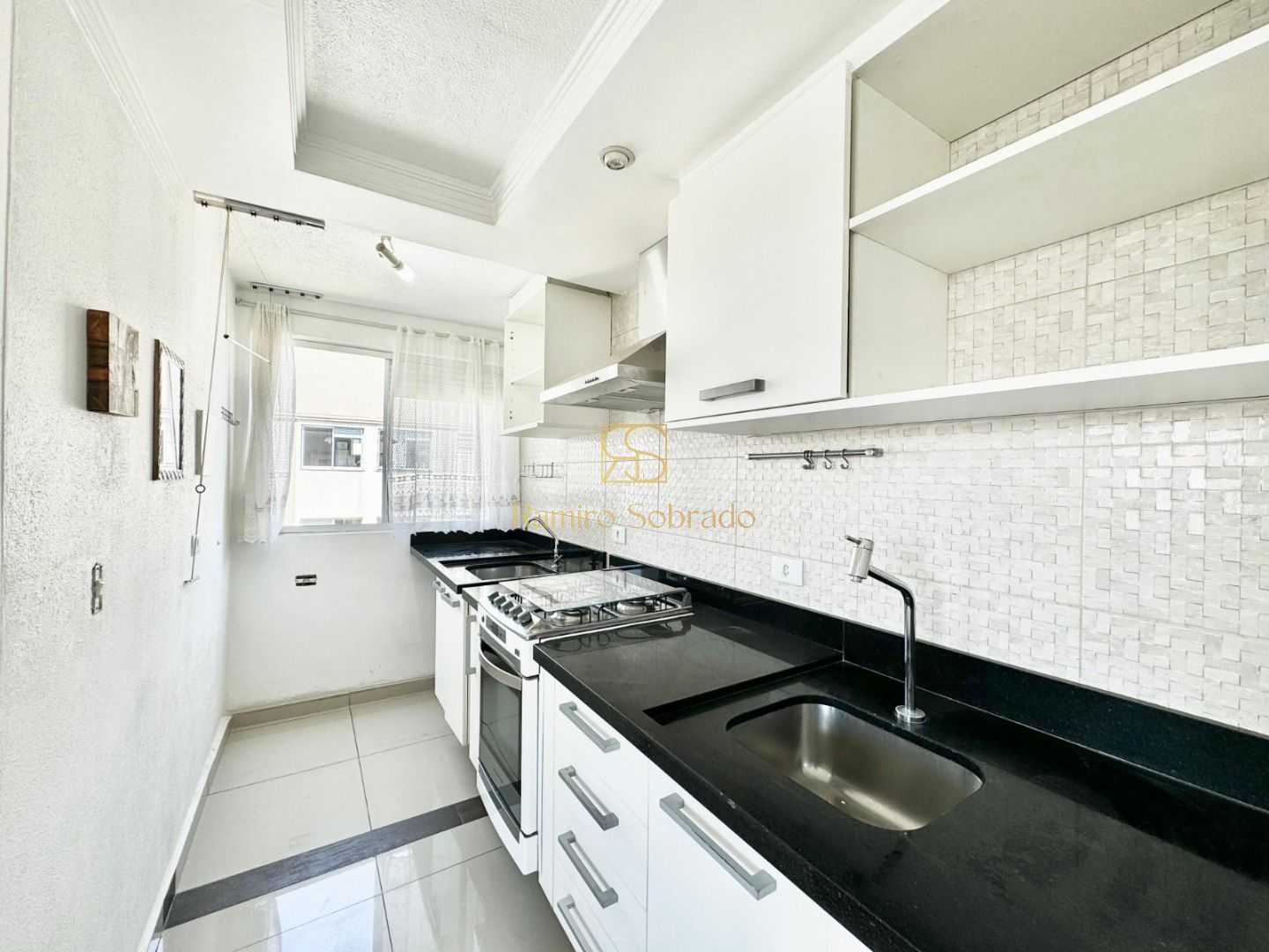 Apartamento a venda no S?tio Cercado | 2 dormit?rios | Cozinha...
