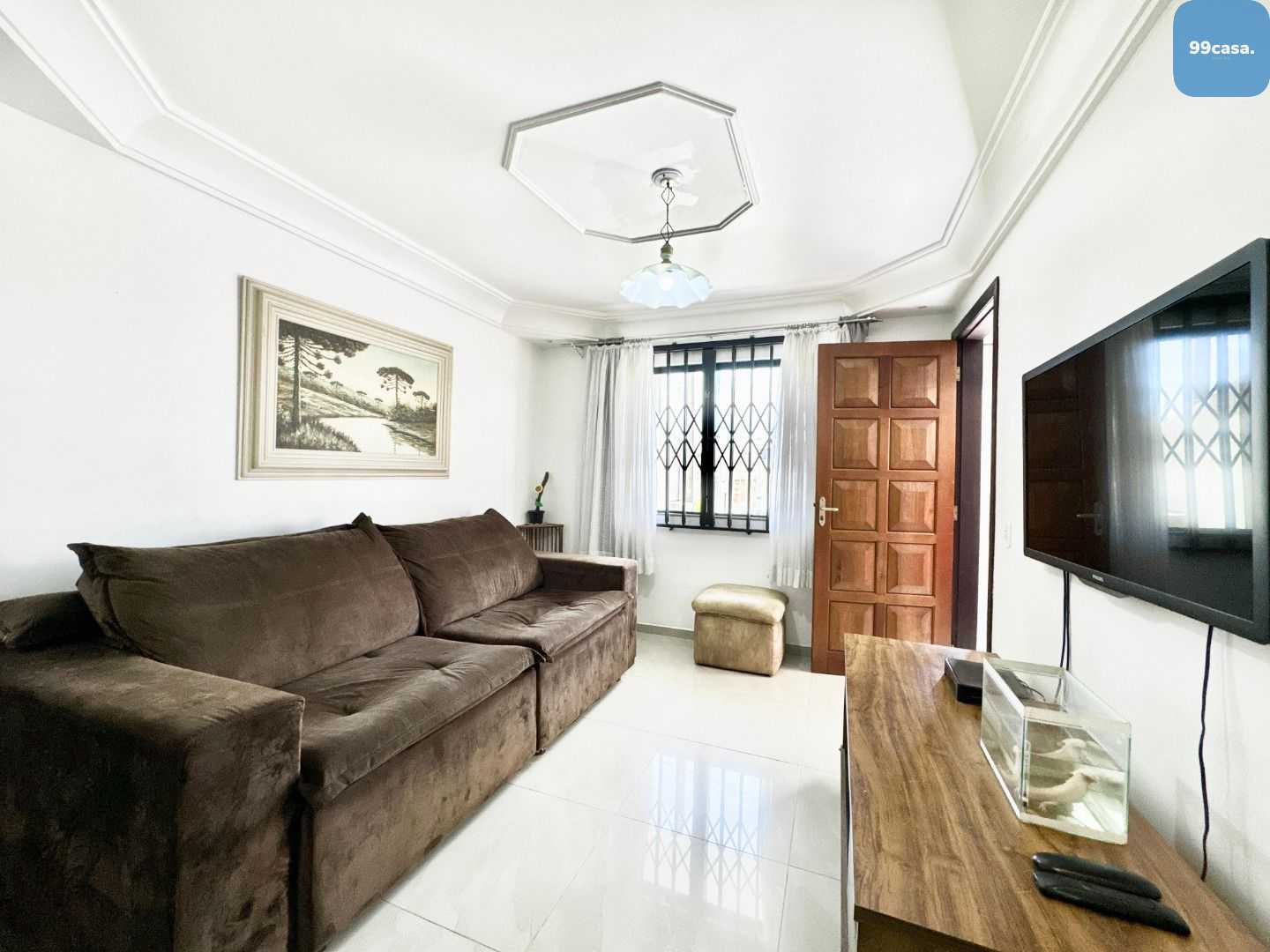 TRIPLEX LOCALIZADO PRÓXIMO AO CONDOR DO PINHEIRINHO 