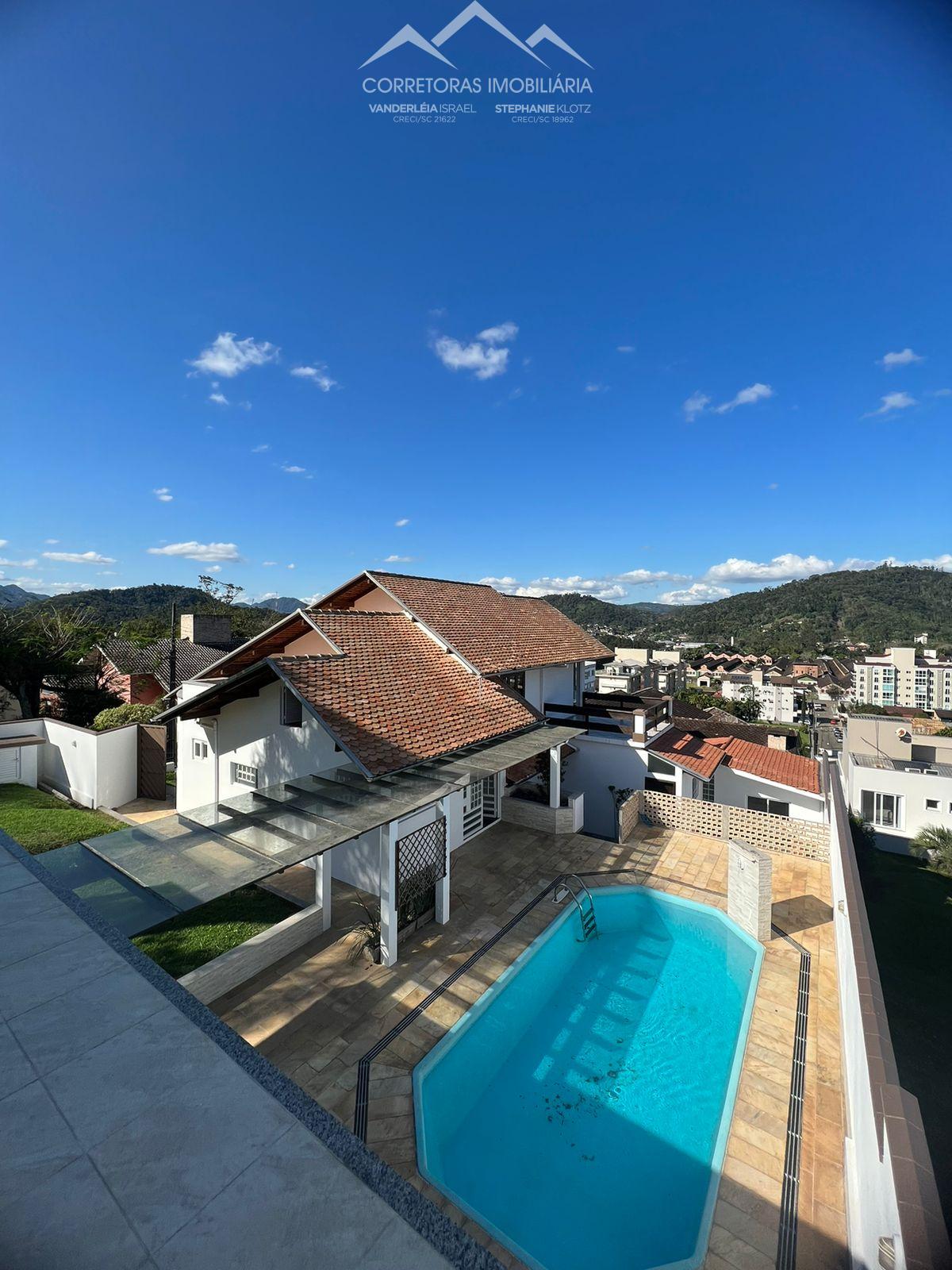 Casa à venda com 3 quartos, 270m² - Foto 1