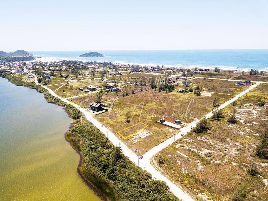 Terreno frente para a Lagoa de Ibiraquera, na BARRA DE IBIRAQU...