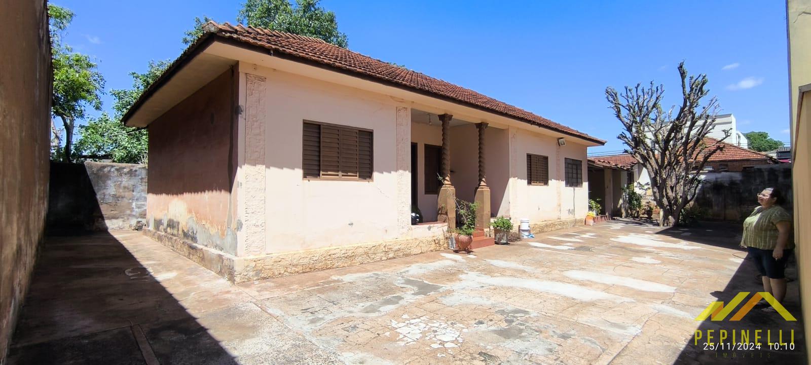 Casa com 3 dormitórios à venda, Centro, BARRETOS - SP