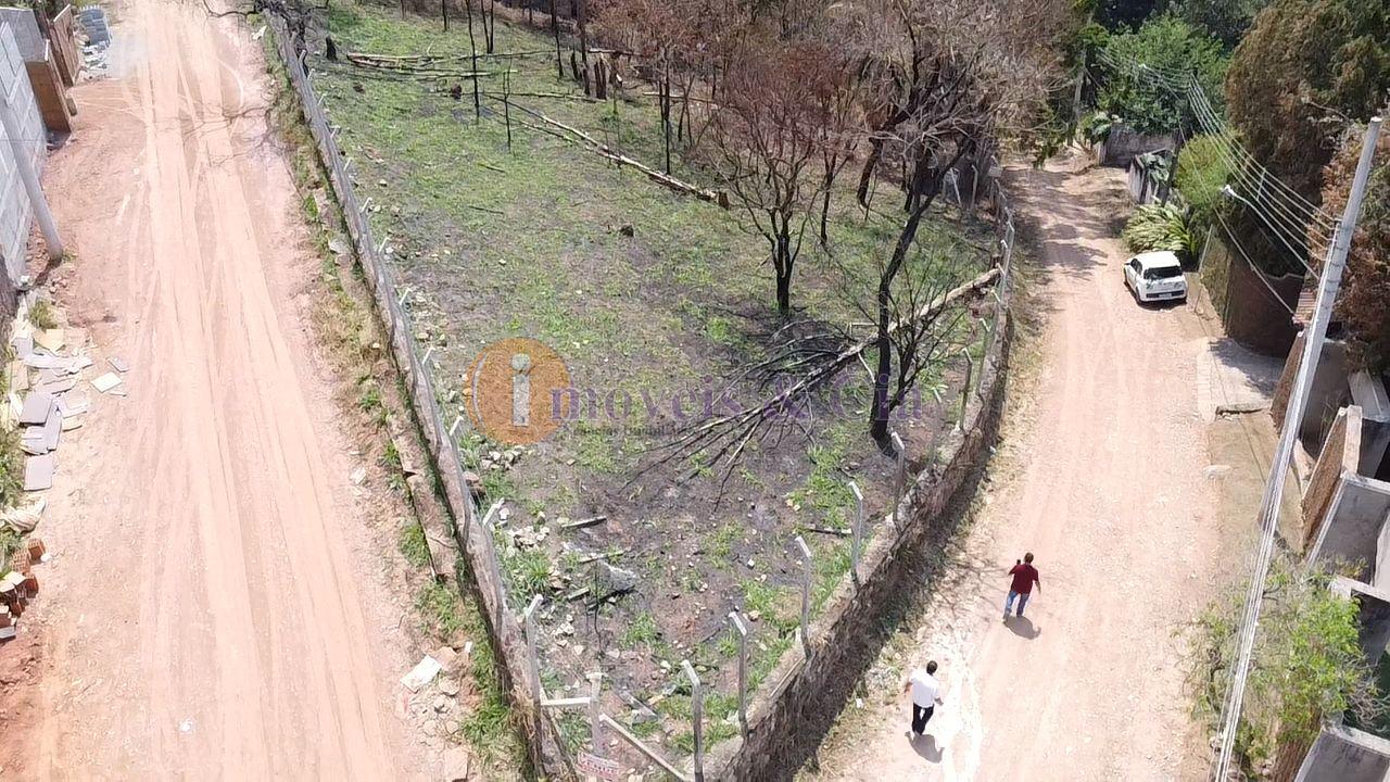 Atibaia-SP Terreno de 588m  com frente para duas ruas 