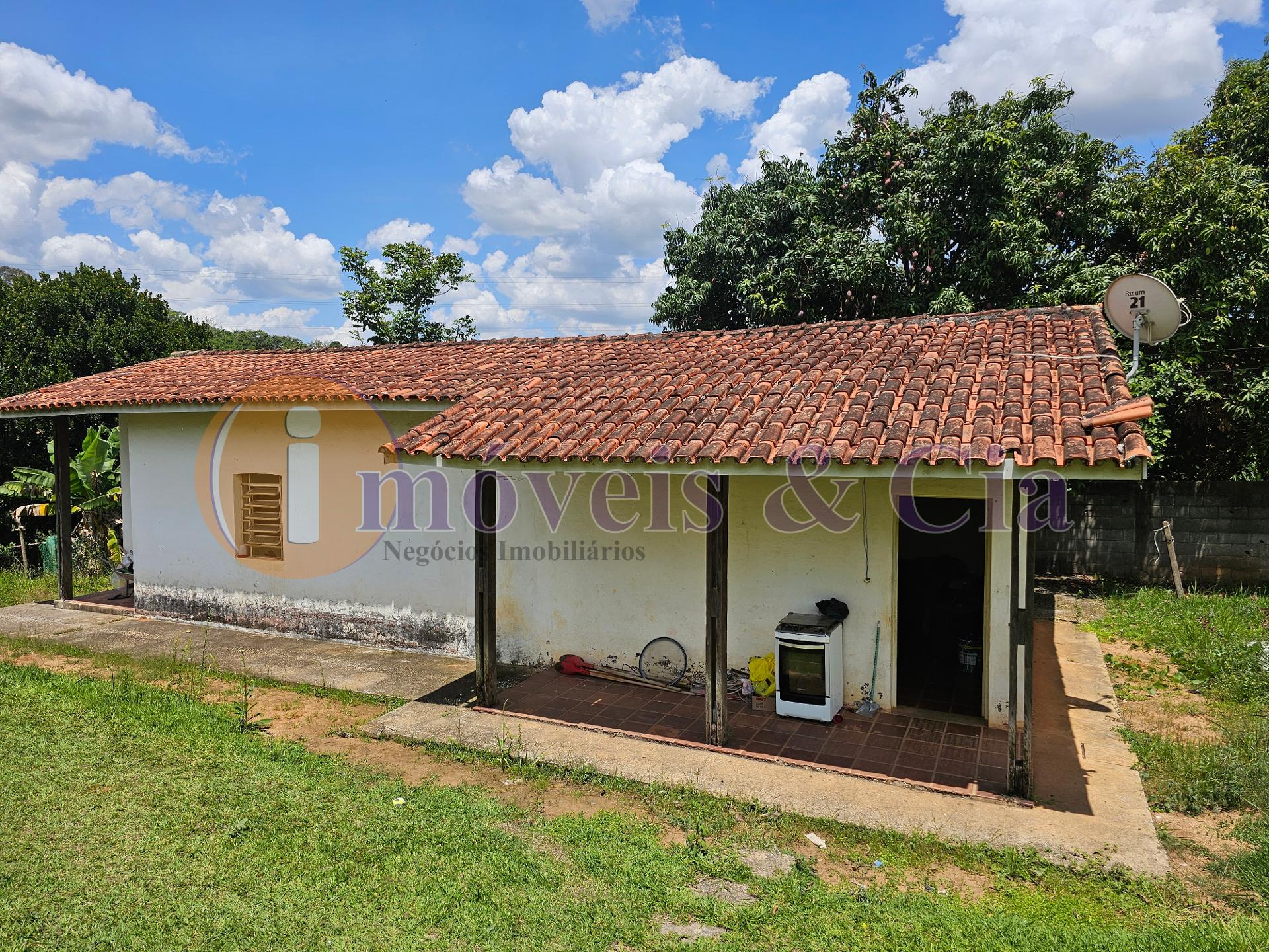 Atibaia-SP Chácara com 2 Dormitórios e terreno de 3.768m