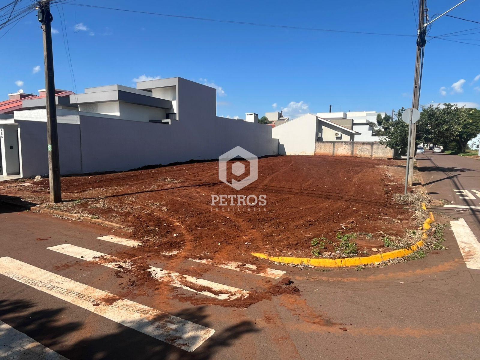 TERRENO DE ESQUINA - JARDIM GISELA