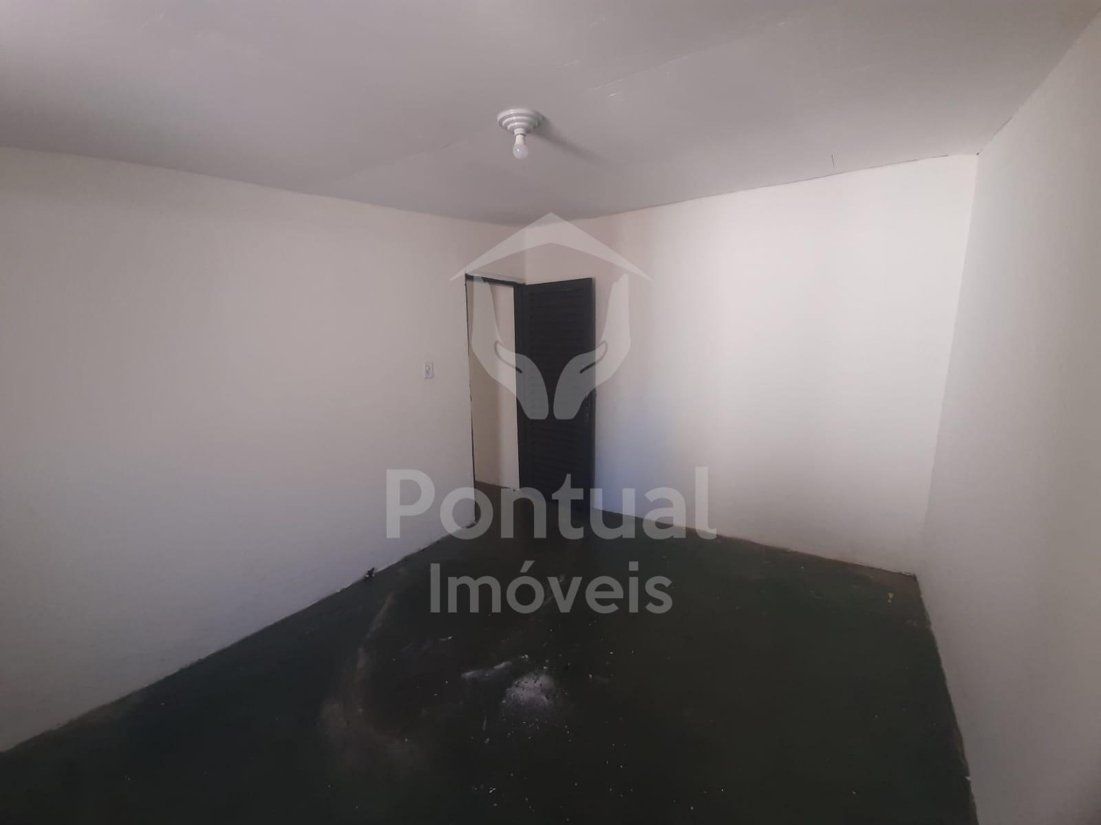 Casa com 2 Quartos e 1 banheiro para Alugar, 60 m  por R  1.00...