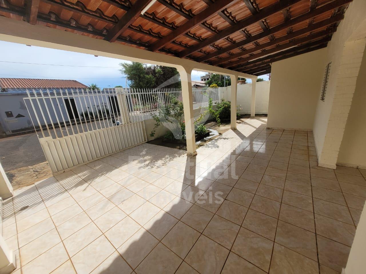 Casa com 3 dormitórios para locação, Jardim Ipanema, UBERLANDI...