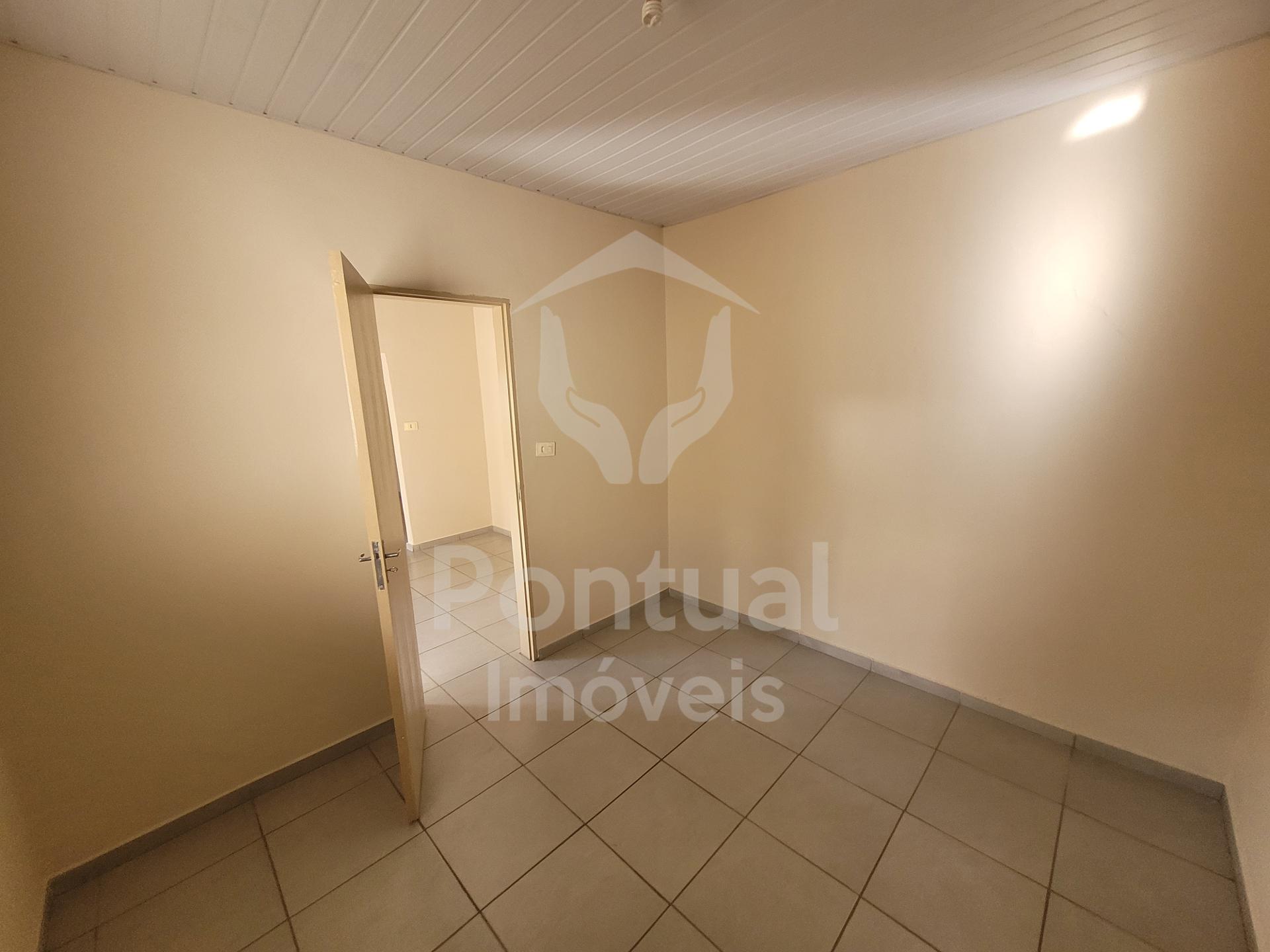 Casa   Kitinet com 1 dormit?rio para loca??o, Saraiva, UBERLAN...