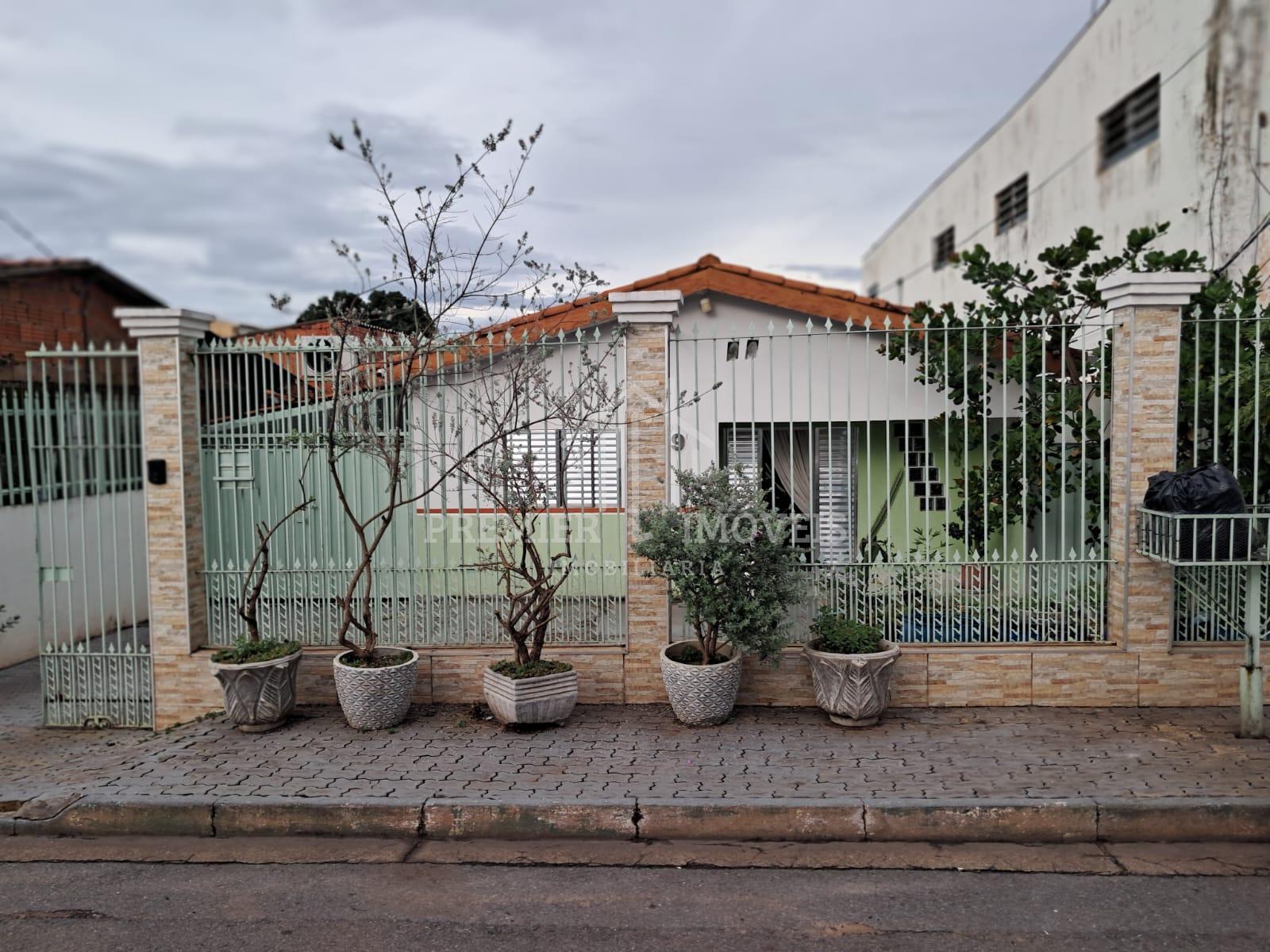 Casa a venda no Bosque da Saúde II, com 2 quartos e 2 banheiros