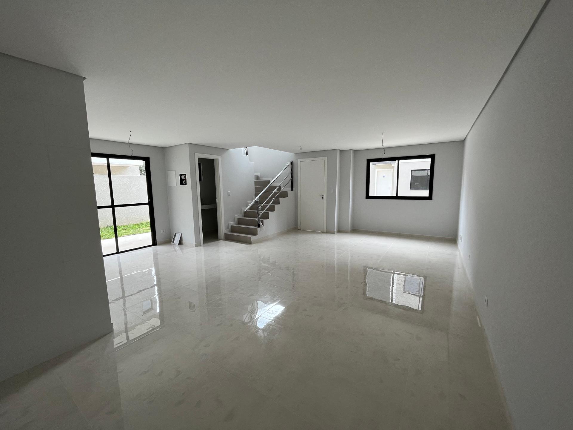 Sobrado à venda - Triplex 106m  - R  639.000,00 - Uberaba, CUR...