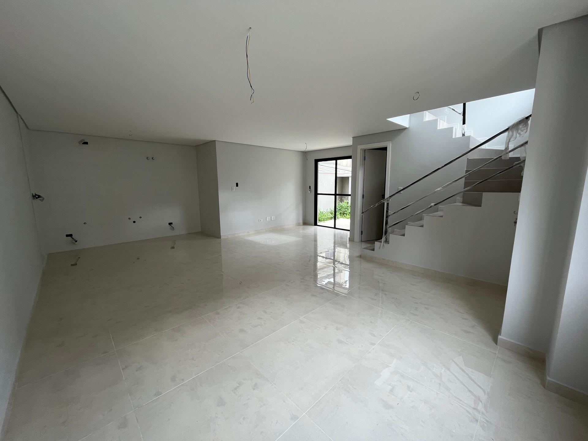 Sobrado à venda - Triplex 106m  - R  639.000,00 - Uberaba, CUR...