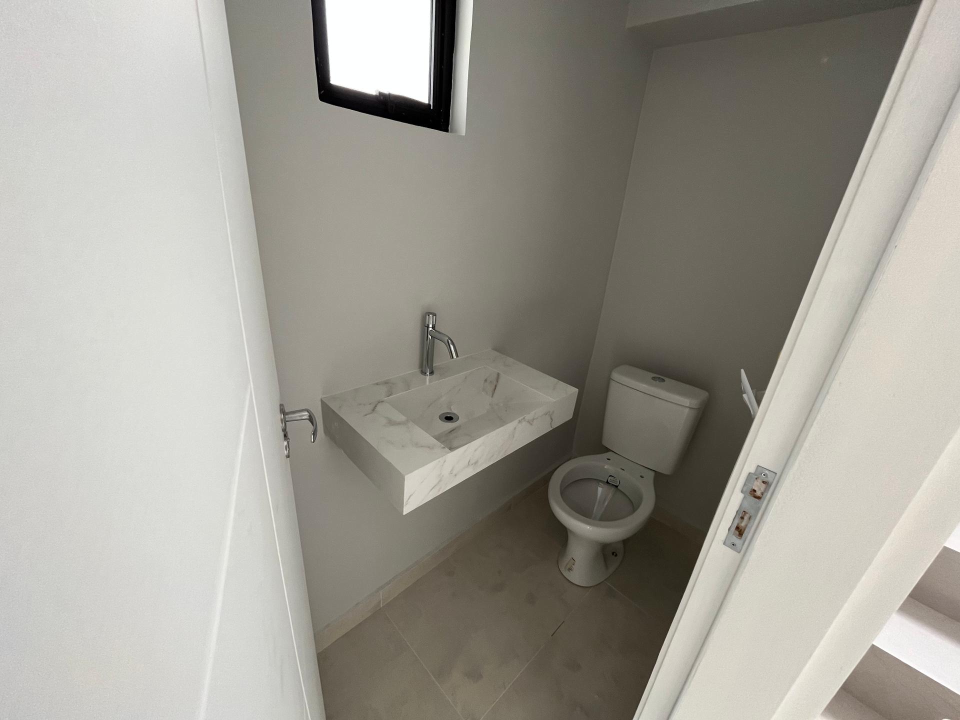 Sobrado à venda - Triplex 106m  - R  639.000,00 - Uberaba, CUR...