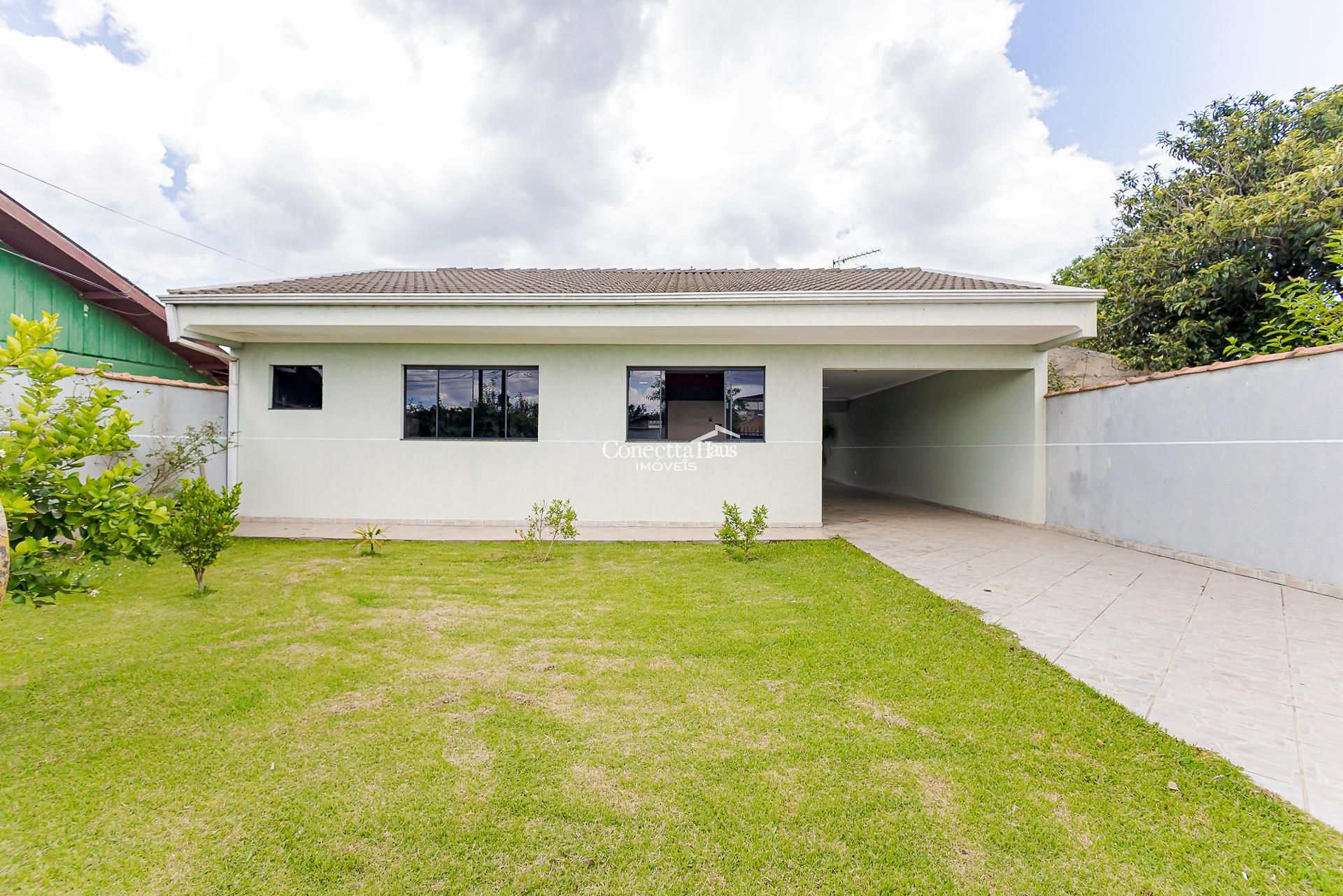 RESIDÊNCIA EM PIRAQUARA  CASA PRINCIPAL, EDÍCULA E ESPAÇO GOU...