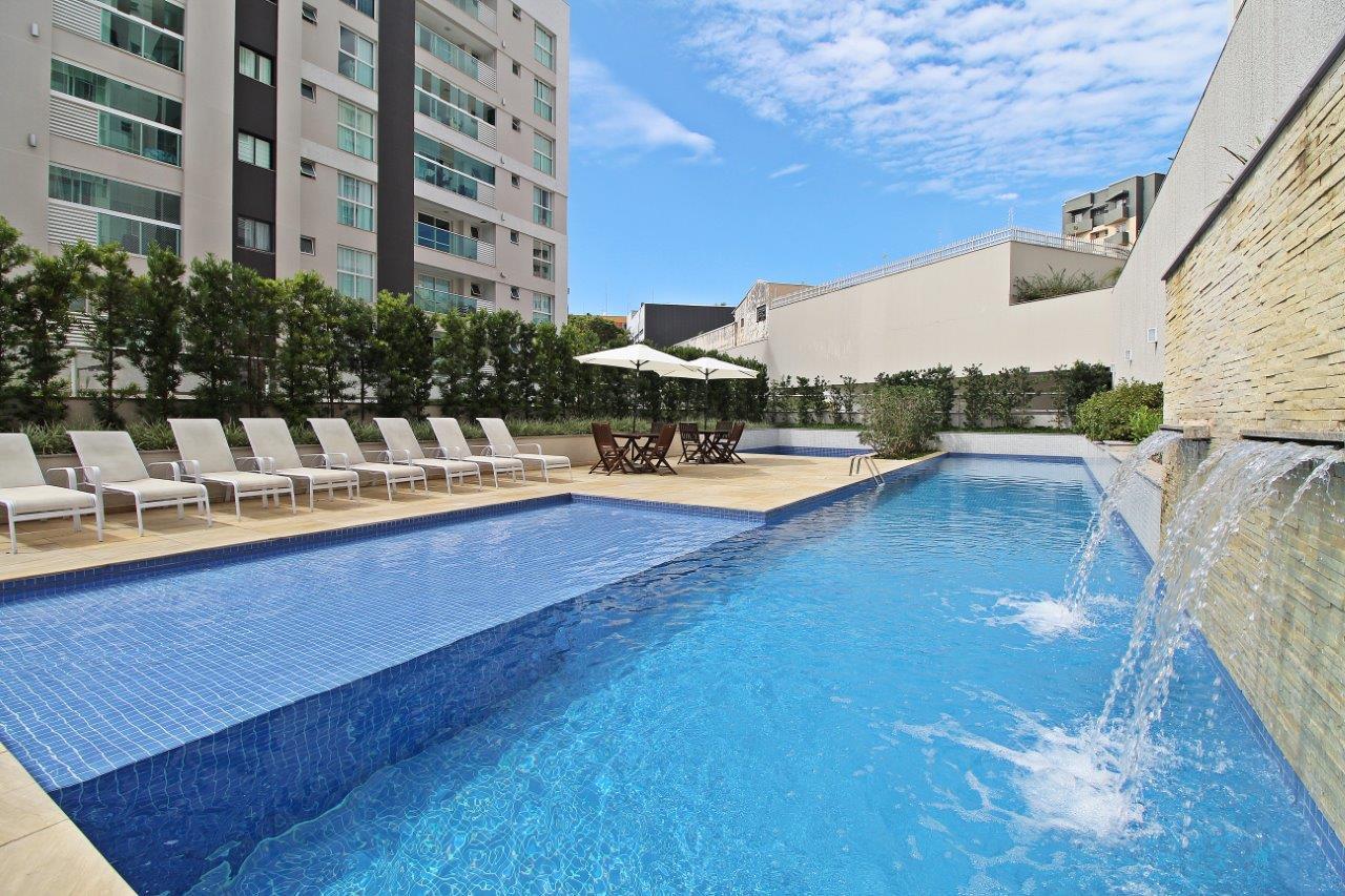 Apto 03 quartos em condomínio clube completo no Portão 
