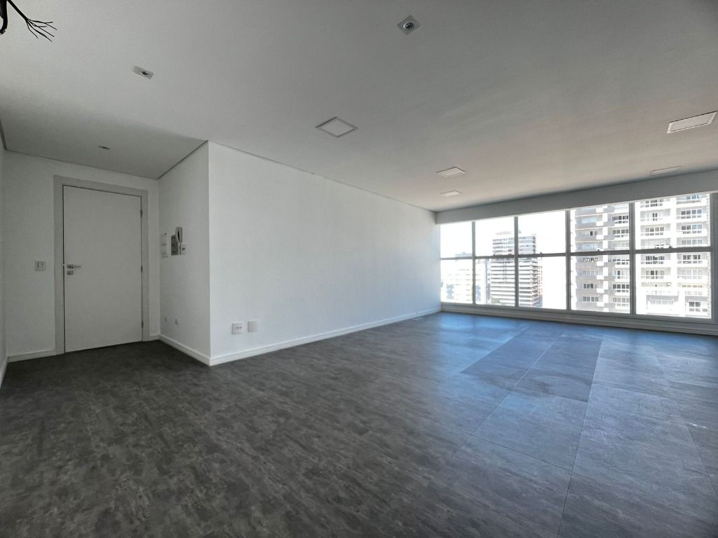 Sala comercial, 43 m² e com vaga garagem!