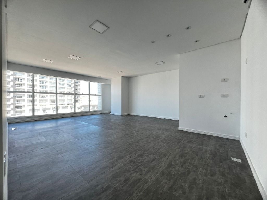 Sala comercial, 43 m² e com vaga garagem!