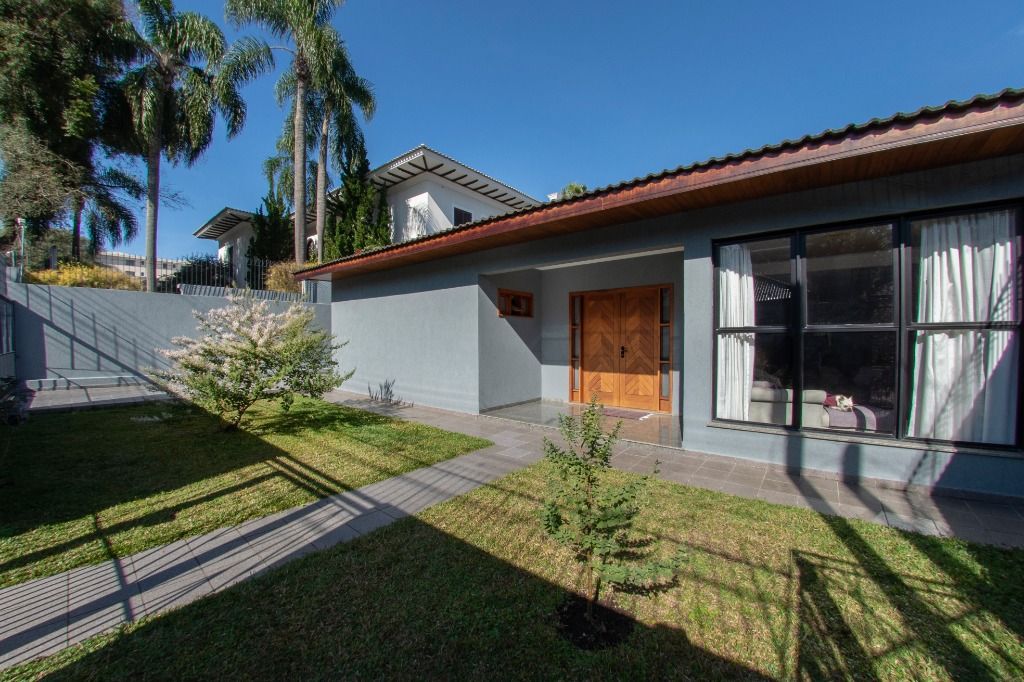 Casa com 3 suítes no Batel 