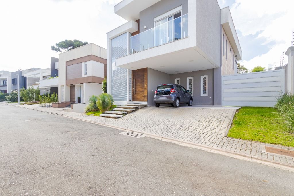Linda casa com 4 suítes à venda no Pilarzinho - Curitiba PR