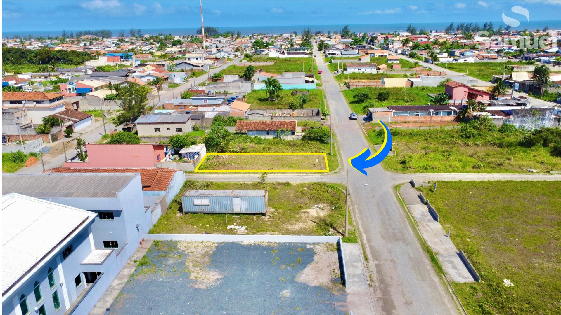 Esquina acima do nível da rua, próximo a rodoviária e a parque...