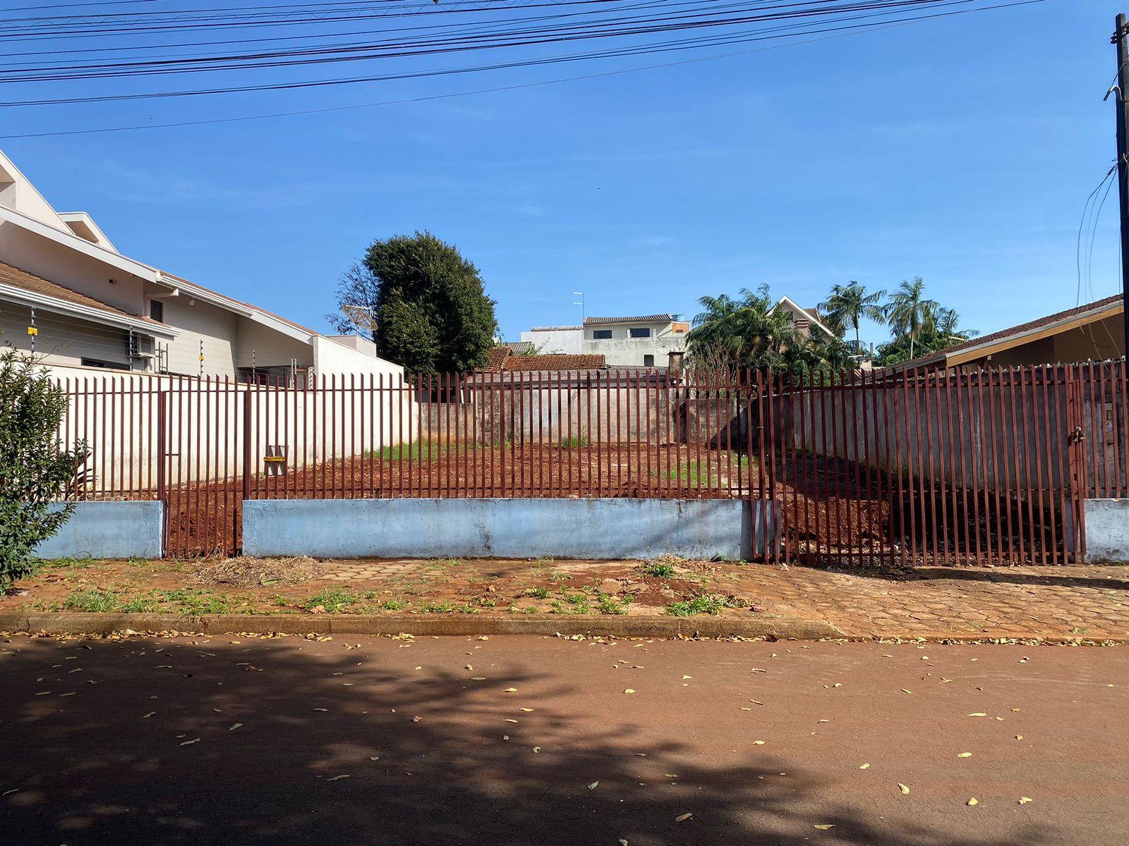 Terreno localizado no Jardim La Salle, próximo ao Lago Municipal.