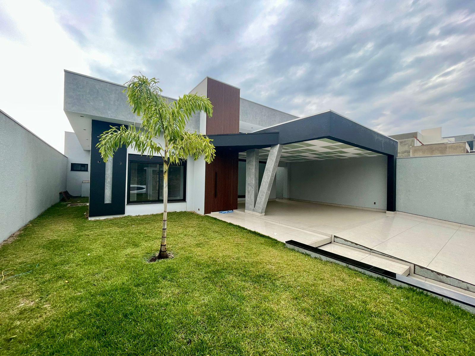 Casa térrea, sozinha no terreno, localizada no Jardim Pancera,...