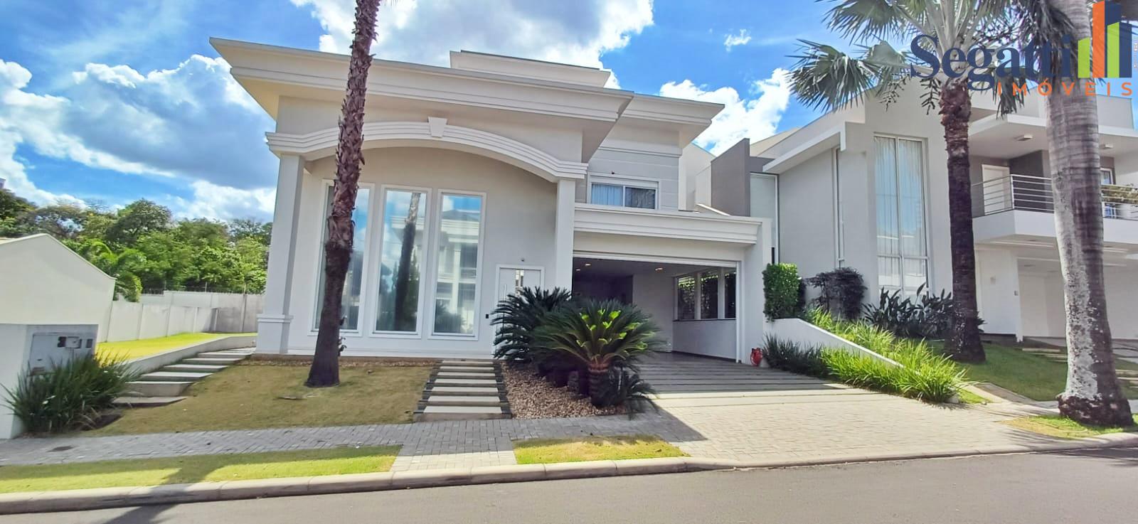 SOBRADO LUXUOSO SEMI-MOBILIADO NO CONDOMÍNIO FECHADO CASTEL FR...