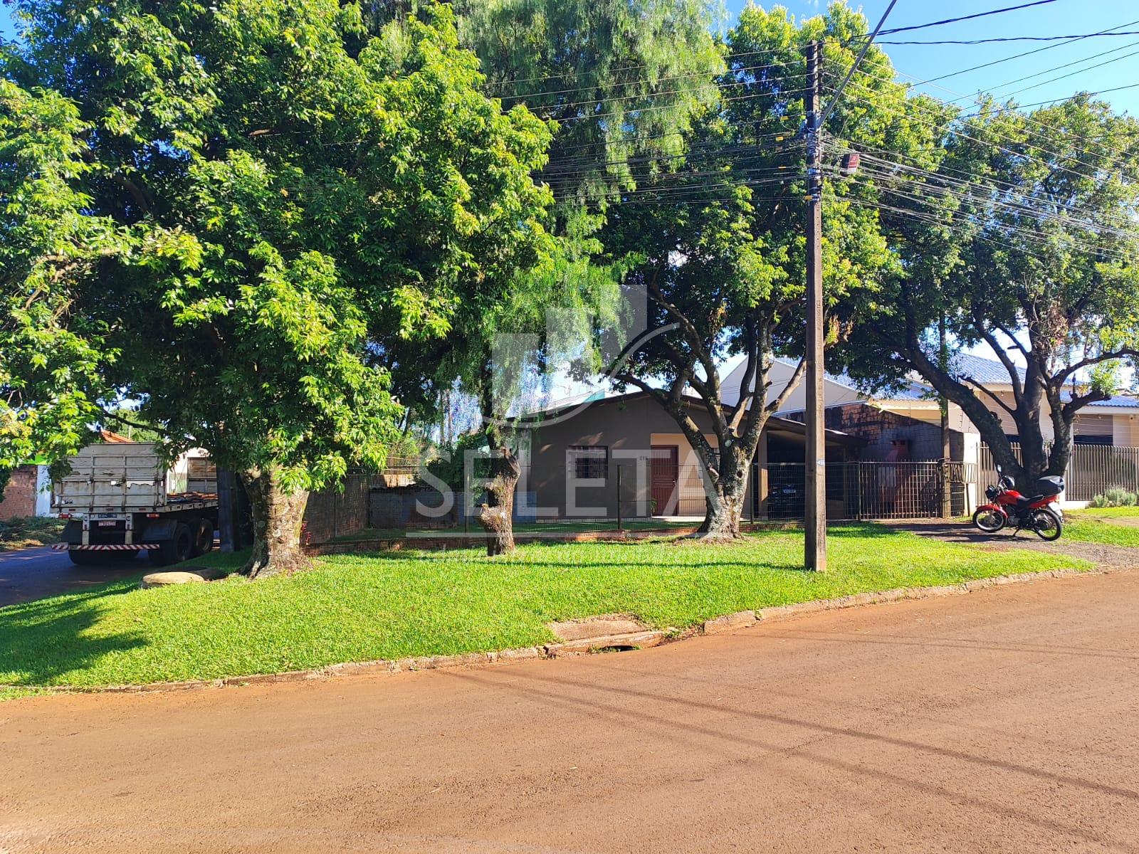 Casa de esquina  à venda, com casa com 100m2  util e 227m2 Ter...