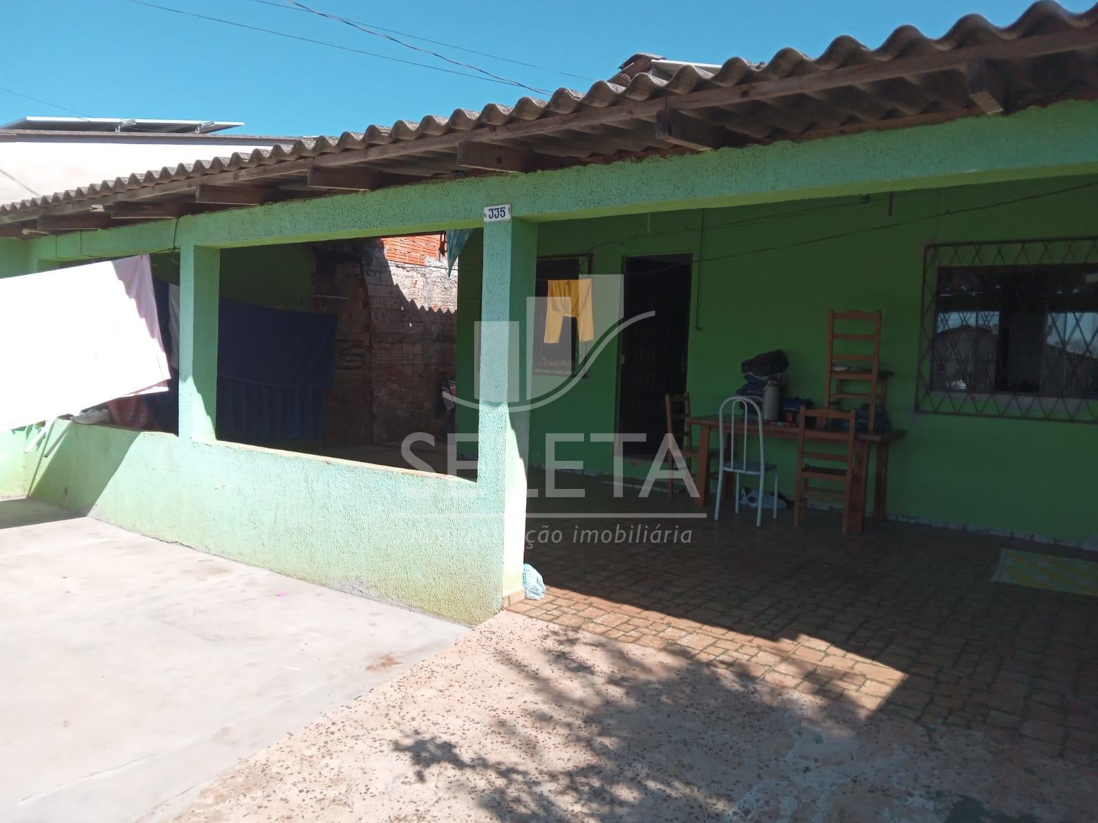 Casa á venda com ótima localização no Bairro Tarumã em Cascave...