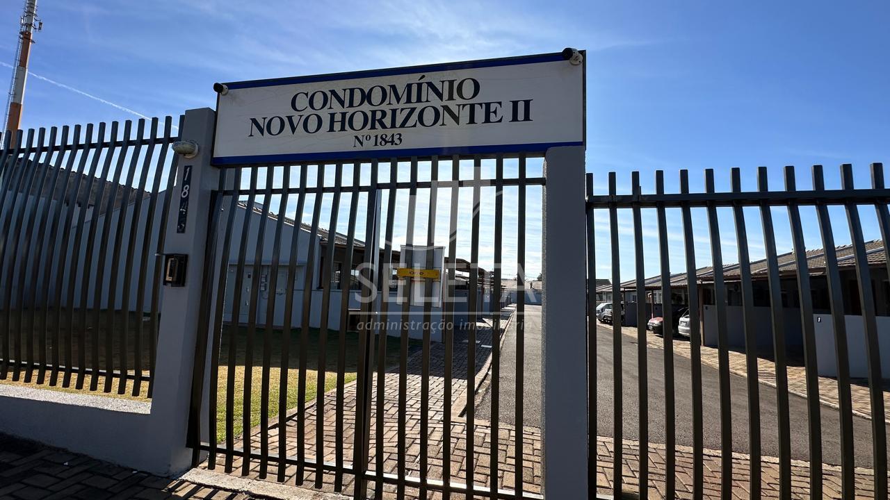 Casa à venda em condomínio fechado no bairro Santa Felicidade.