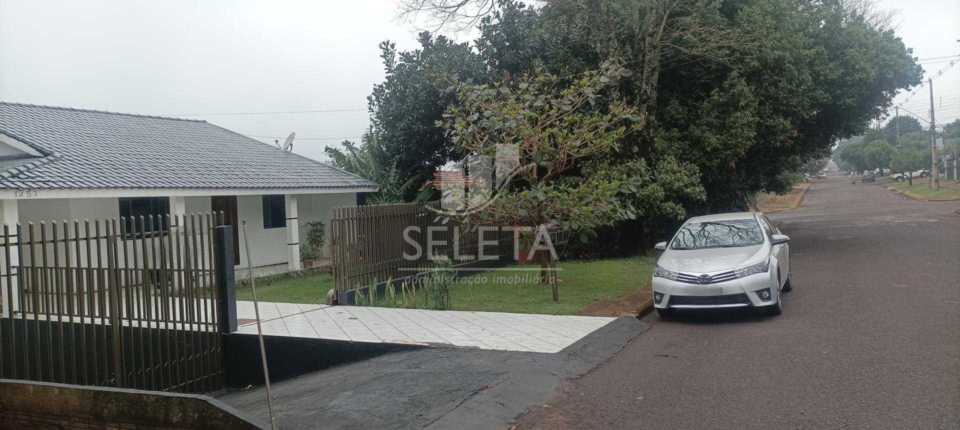 Duas casas à venda, no bairro Universitário, CASCAVEL - PR - 1...