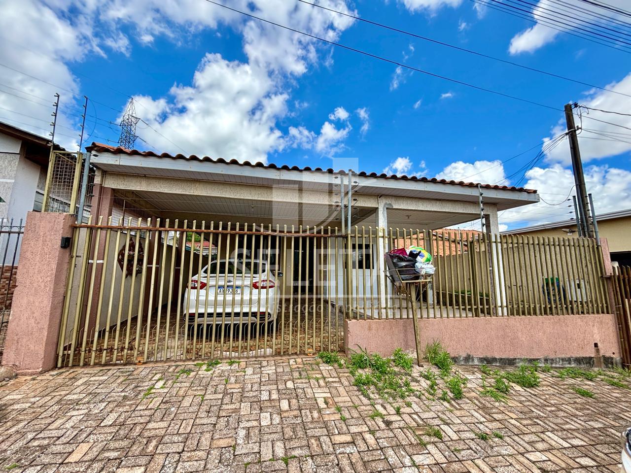 CASA SEMIMOBILIADA PARA LOCAÇÃO NO BAIRRO SANTA FELICIDADE