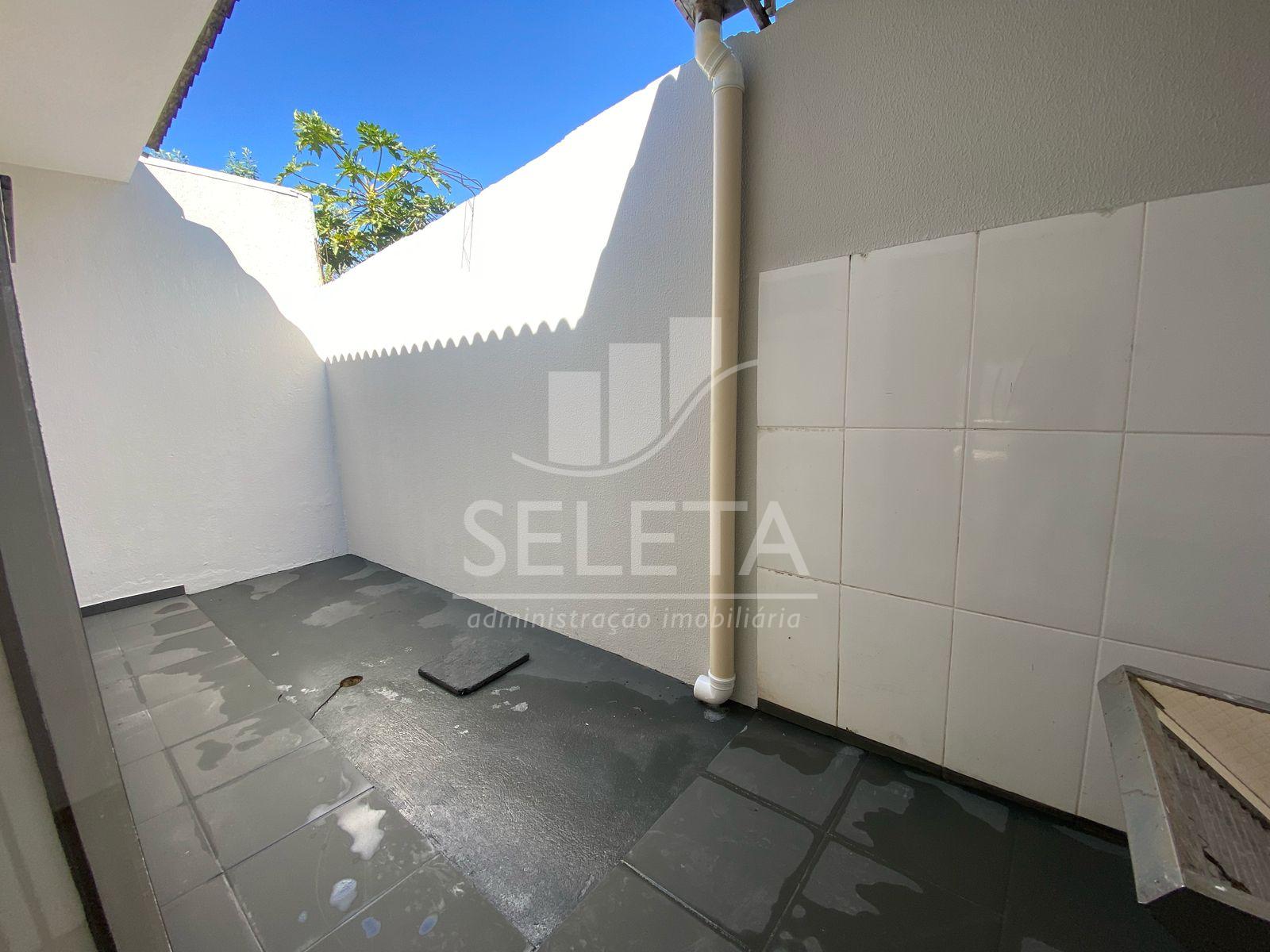 CASA COM 02 DORMITÓRIOS PARA LOCAÇÃO NO BAIRRO INTERLAGOS, CAS...
