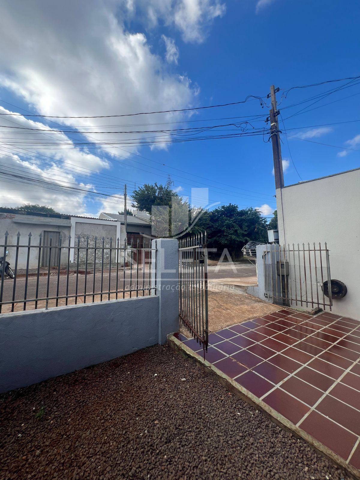 CASA GRANDE COM 3 QUARTOS E 2 BANHEIROS NO BAIRRO GUARUJÁ