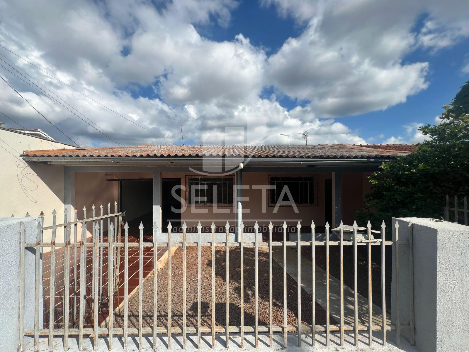 CASA GRANDE COM 3 QUARTOS E 2 BANHEIROS NO BAIRRO GUARUJÁ