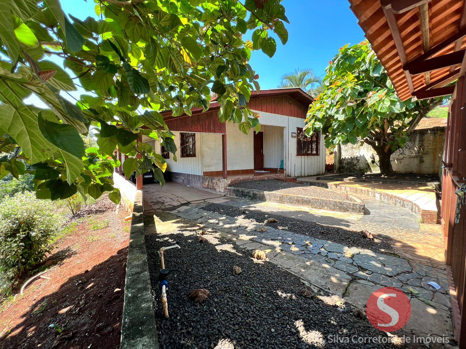 Casa a venda, localizada no Centro Norte, Dois Vizinhos-PR.