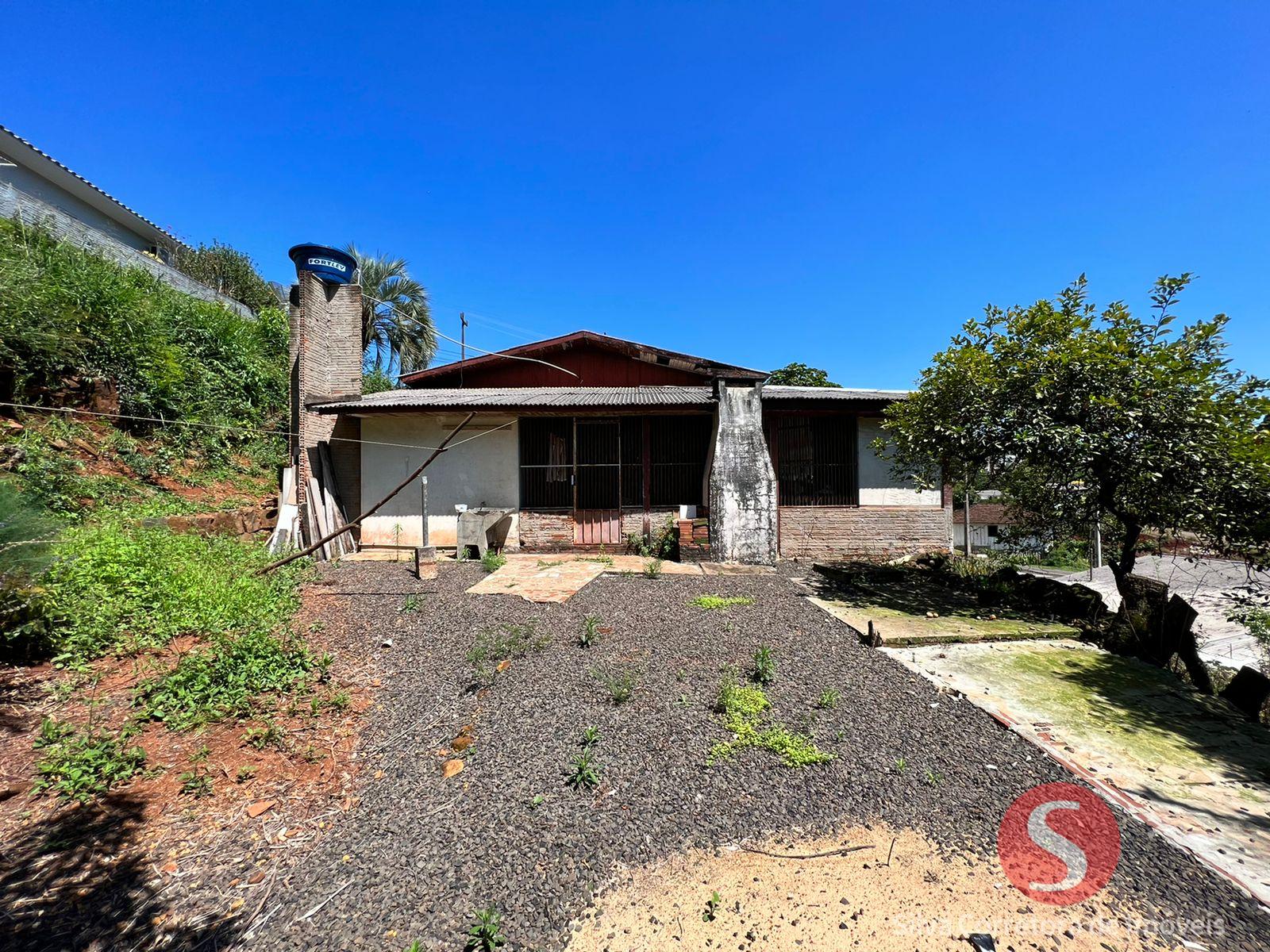 Casa a venda, localizada no Centro Norte, Dois Vizinhos-PR.