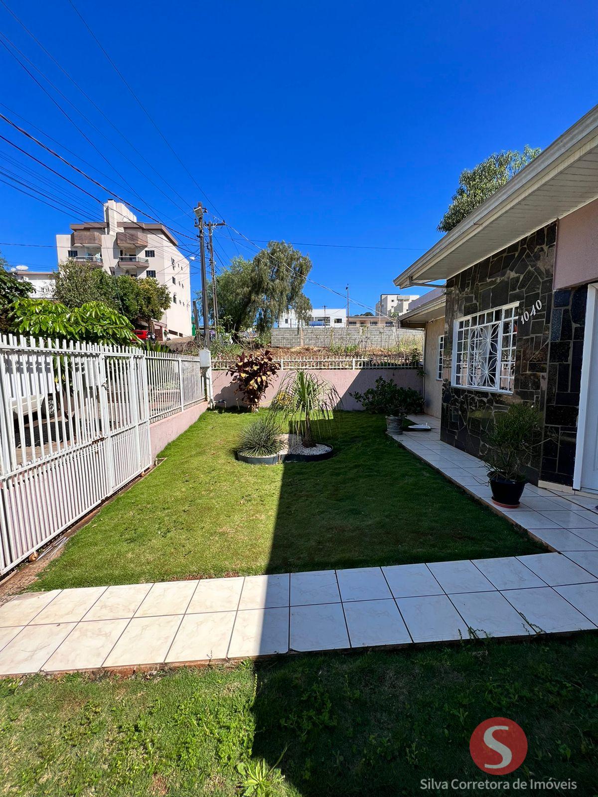 Casa a venda, localizada no Bairro Sagrada Familia, Dois Vizinhos-PR.